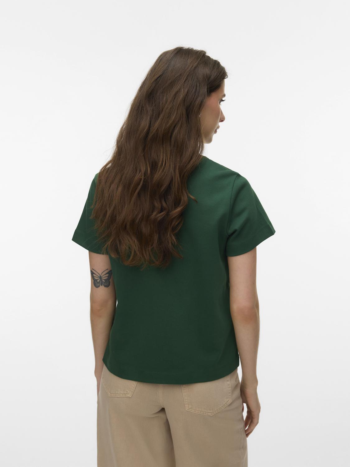 model_shot-back